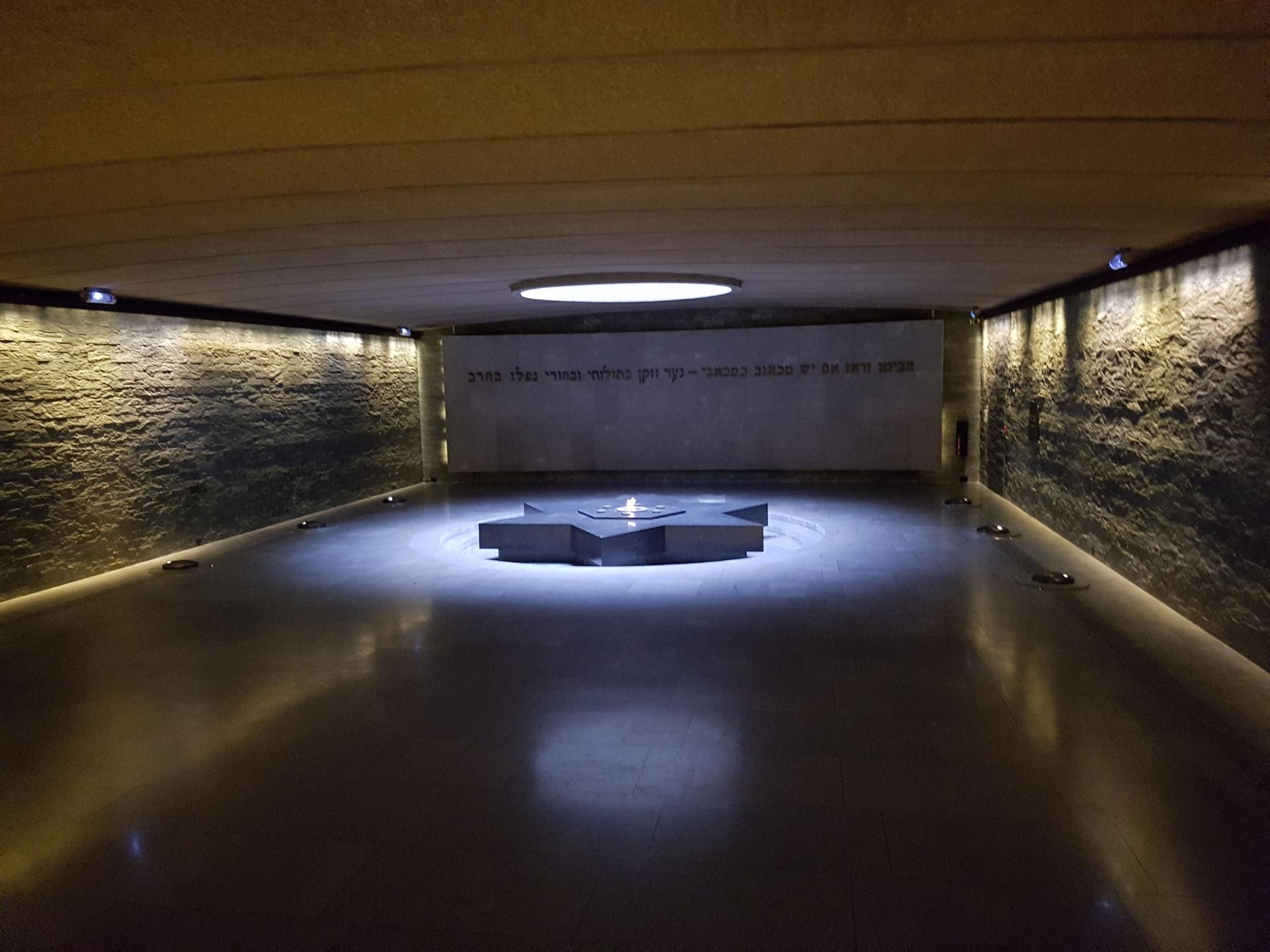 Crypte du Mémorial de la Shoah.