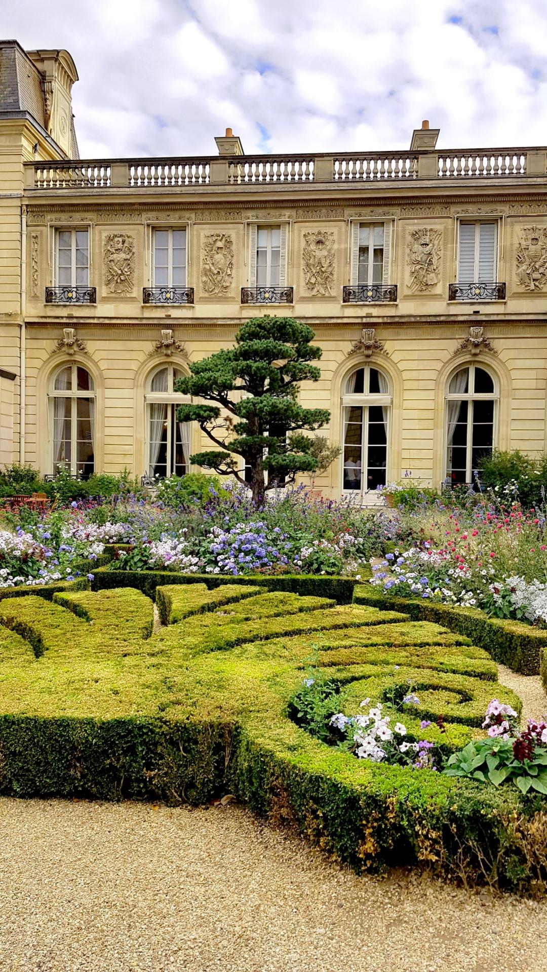 Vue sur le jardin.