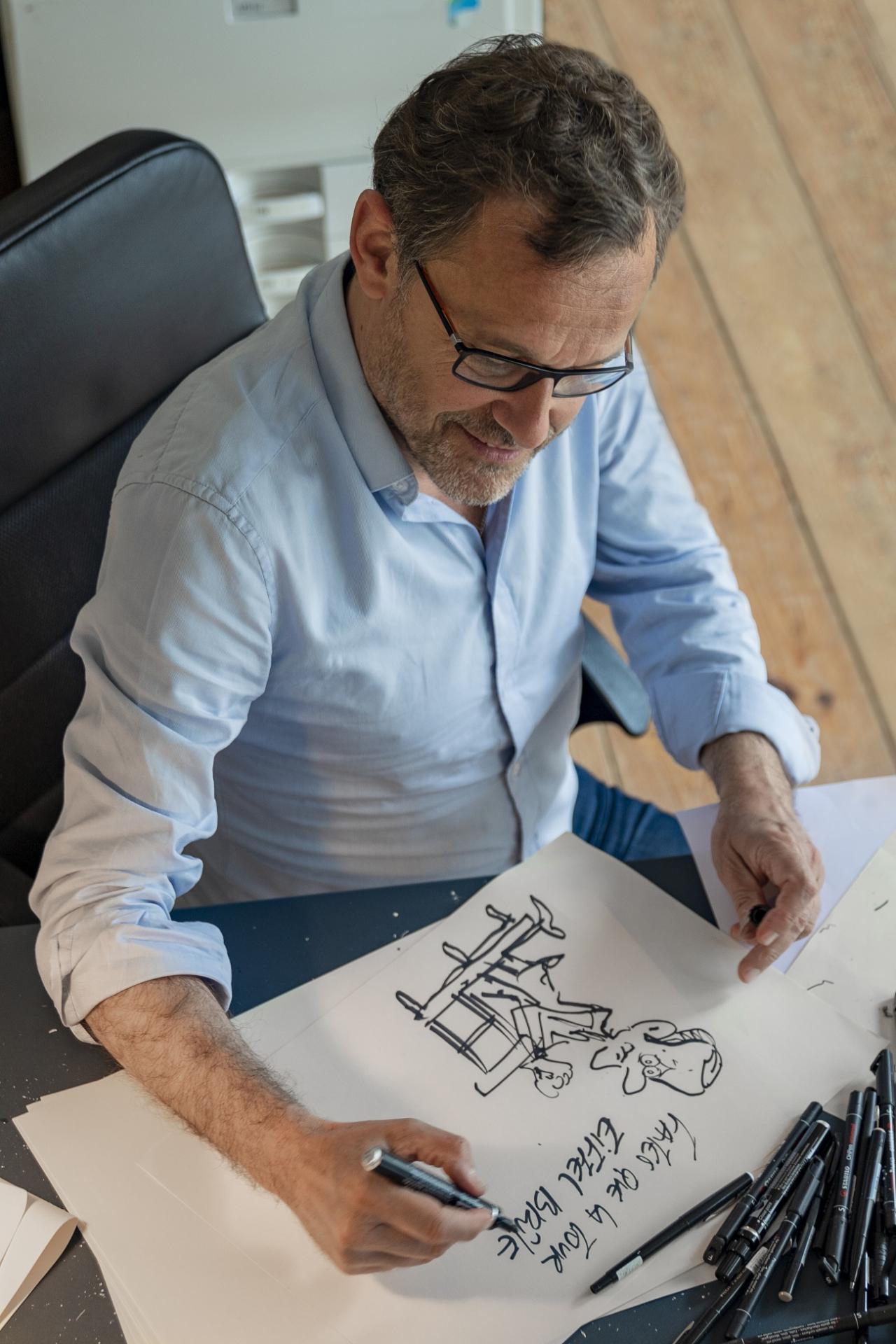 Emmanuel Chaunu, dans son atelier de Normandie.