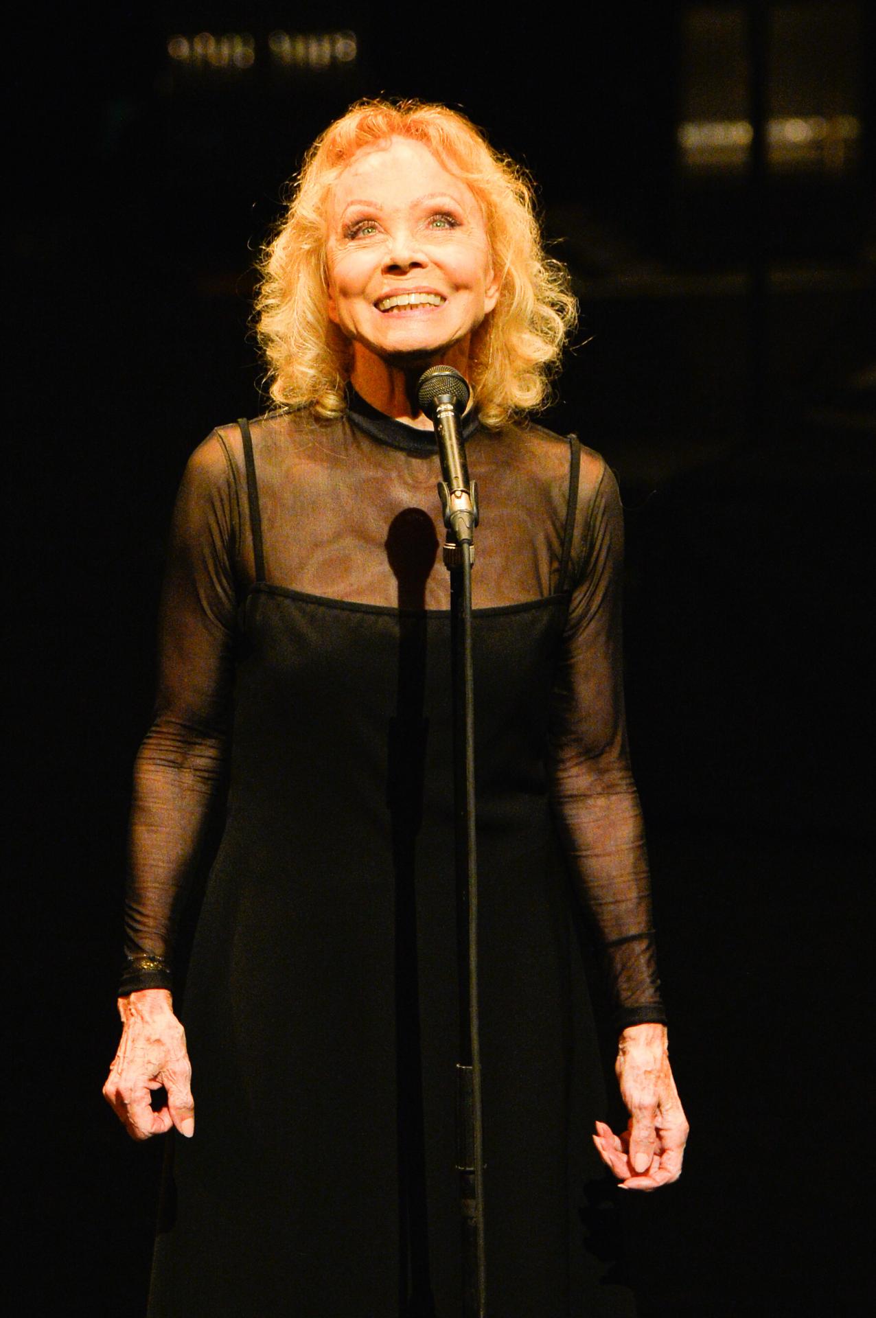 Isabelle Aubret sur scène le 17 Mars à Lille.