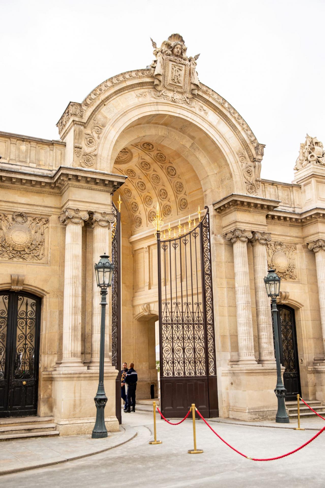 Entrée de l'Elysée au 55, rue du Faubourg Saint Honoré.