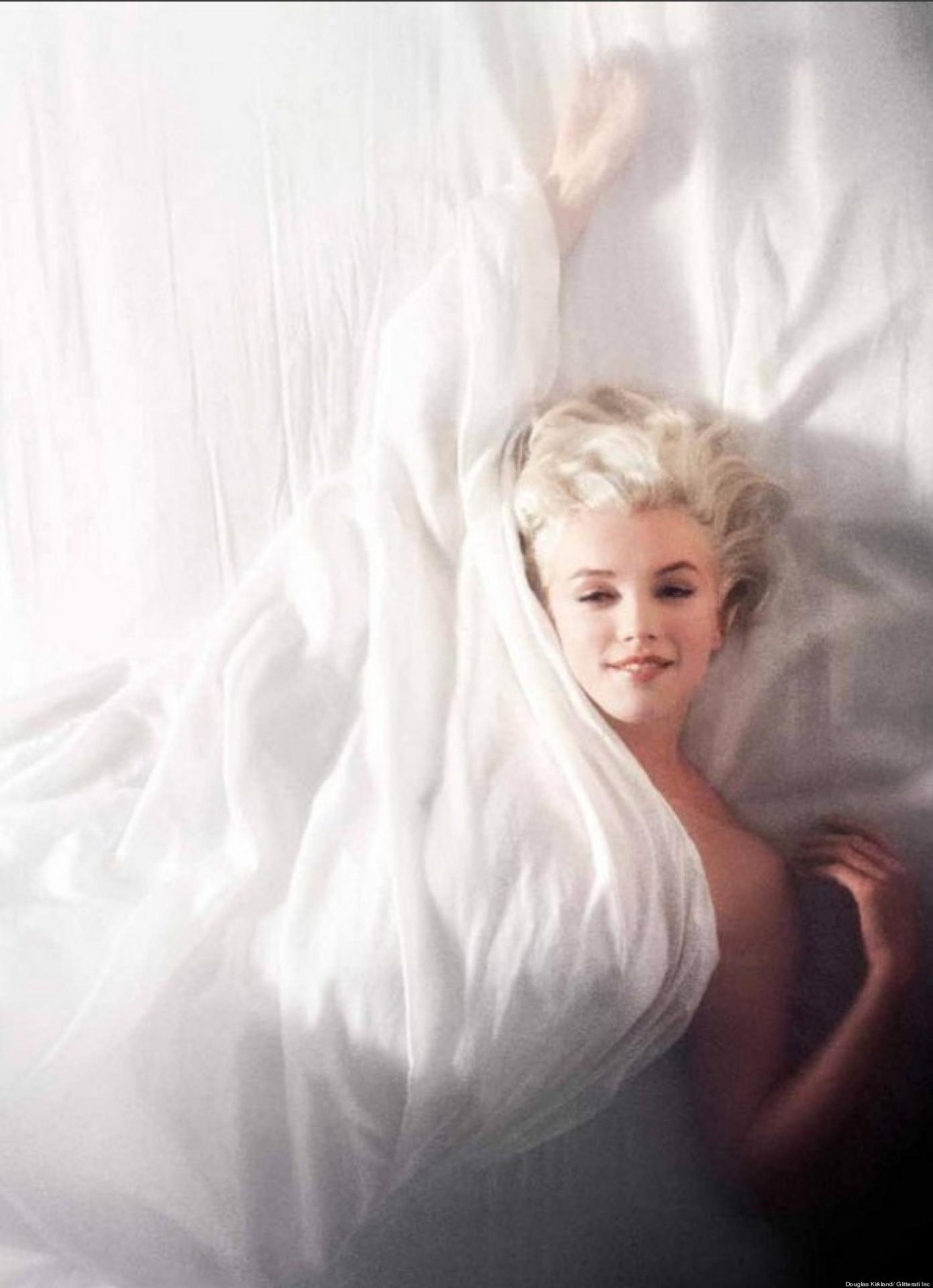 L'une des photos mythiques de Marilyn Monroe dans des draps de soie.